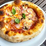 Pizza kreiert von einem Hobby-Pizzabäcker Mitglied der Facebook-Gruppe