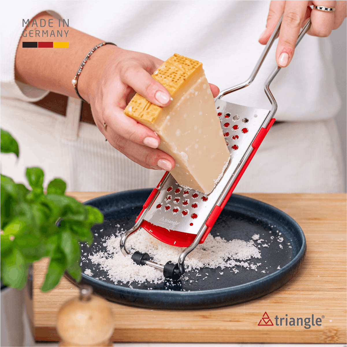 Triangle Reibe Parmesan mit Fänger Professionelle Parmesanreibe 50 155 13 03