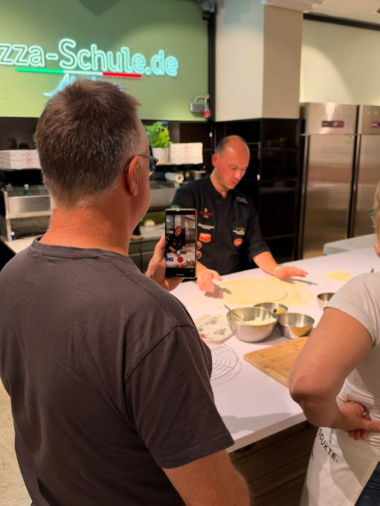 Pizza machen Backen Genießen Pizza Experience im Pizza-Schule Showroom