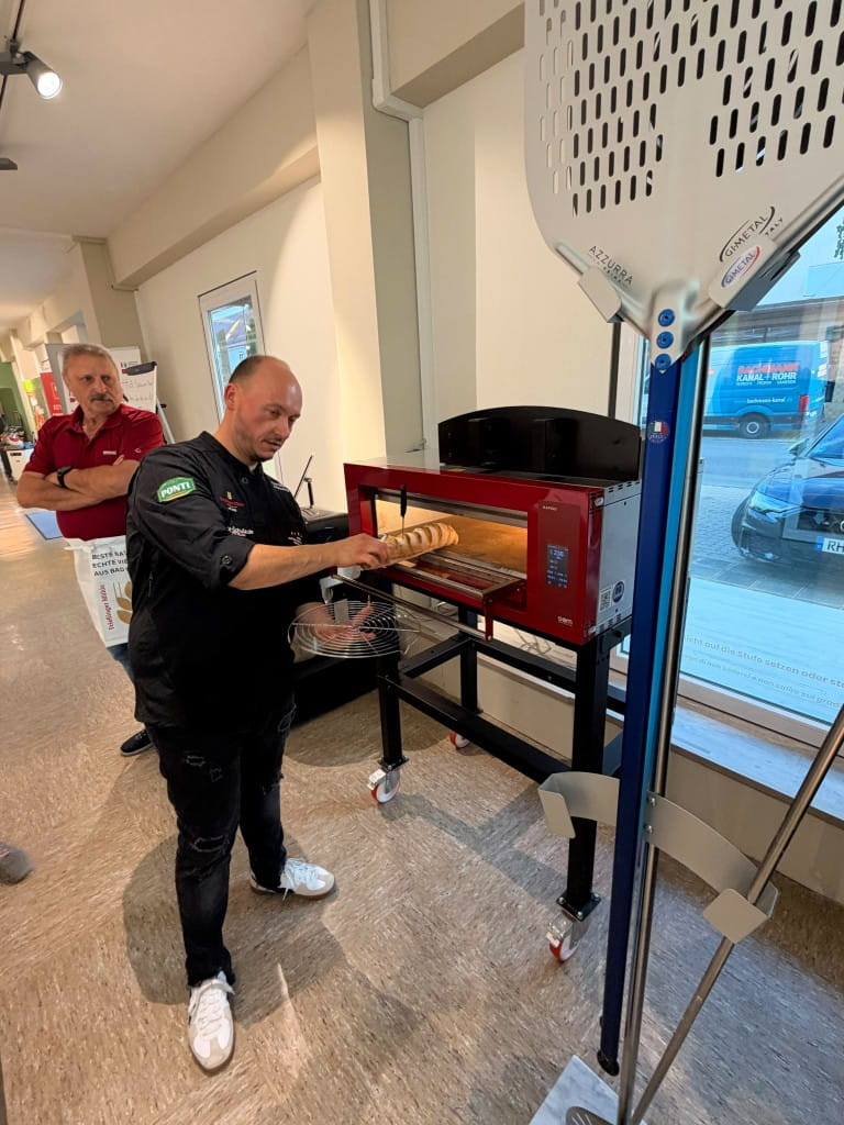 Pizza machen Backen Genießen Pizza Experience im Pizza-Schule Showroom