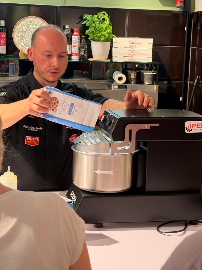 Pizza machen Backen Genießen Pizza Experience im Pizza-Schule Showroom